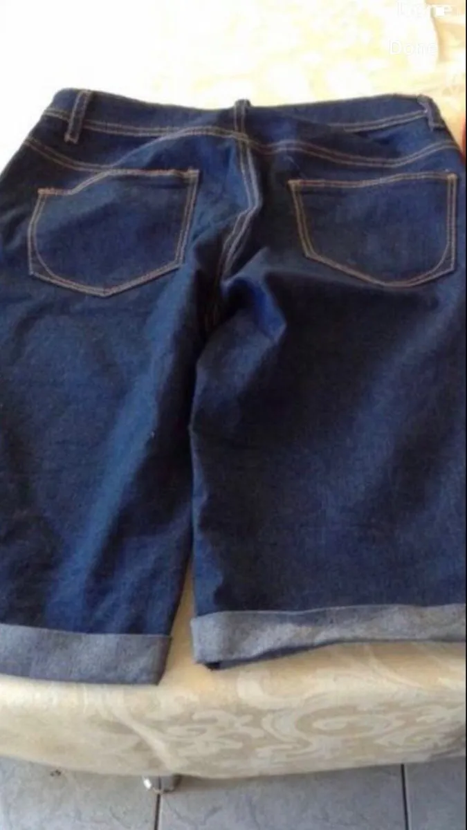 Ladies shorts size 6 €3 - Image 3