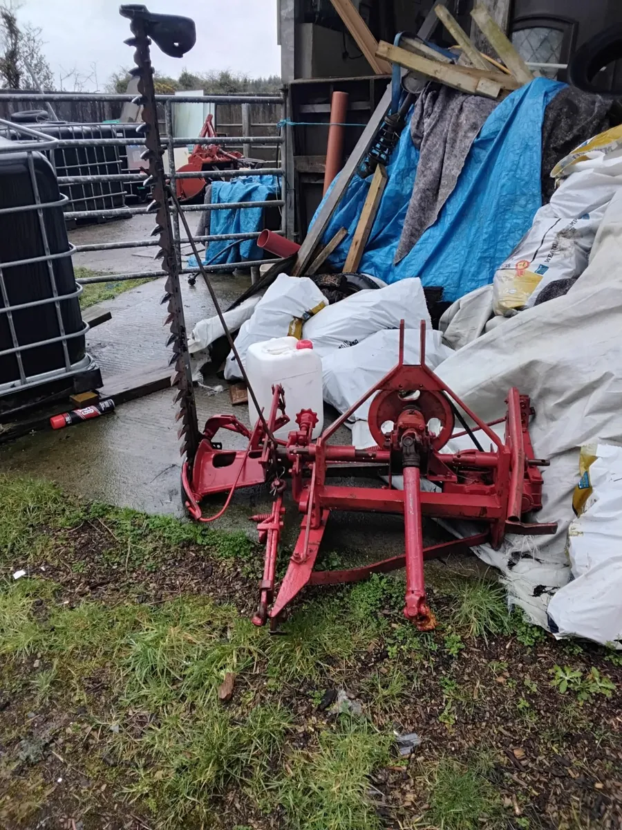 B23 International finger bar mowers - Image 2