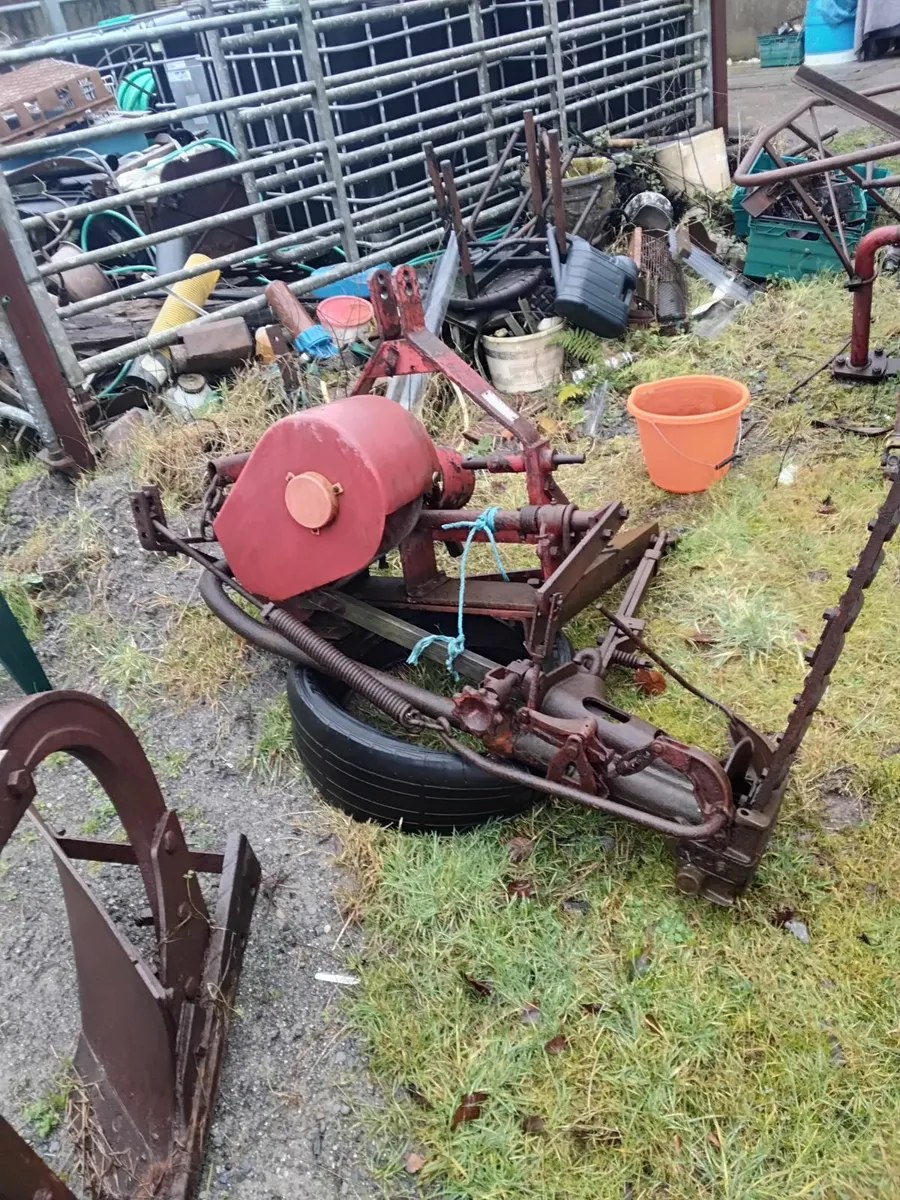 B23 International finger bar mowers - Image 4