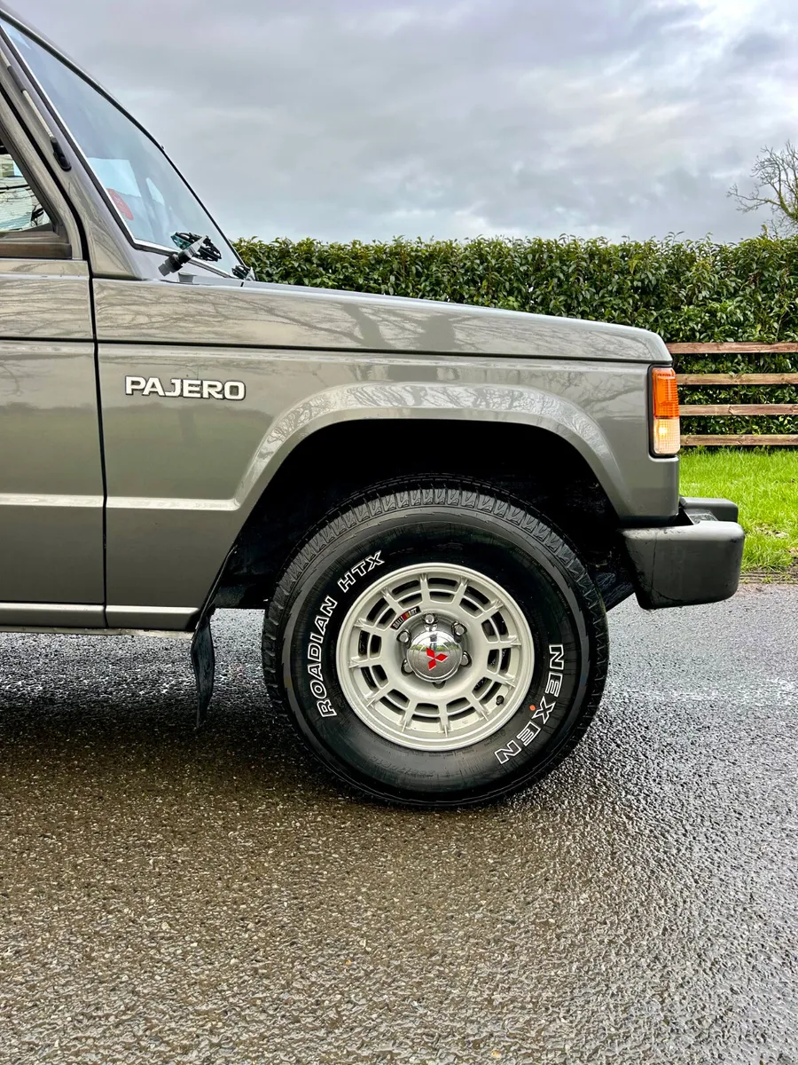 Stunning Mitsubishi Pajero SWB Manual - Image 2