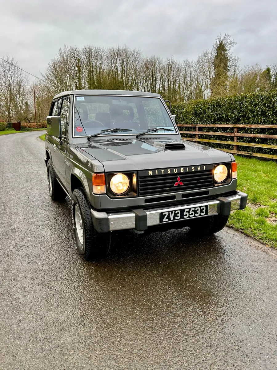 Stunning Mitsubishi Pajero SWB Manual - Image 4