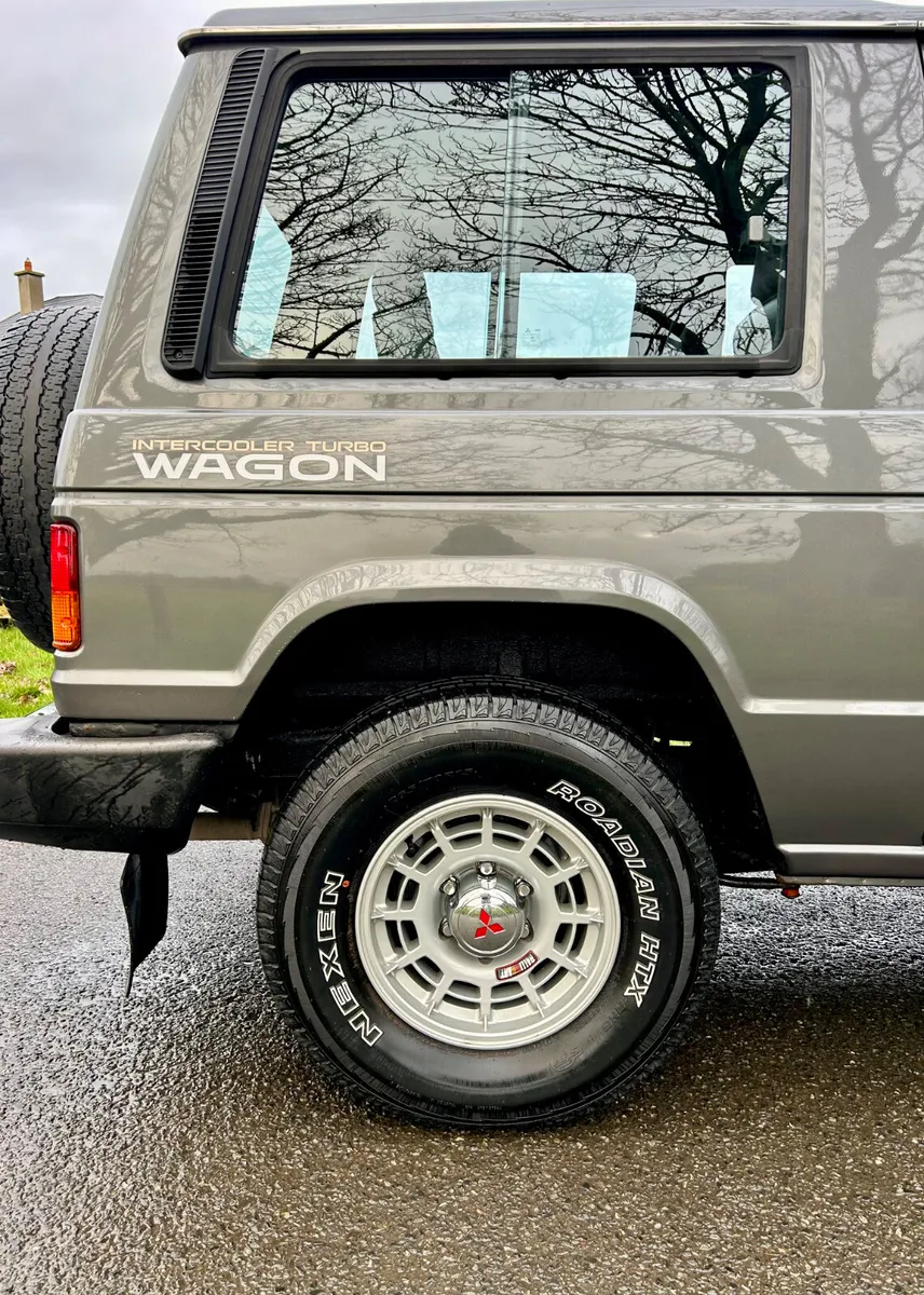 Stunning Mitsubishi Pajero SWB Manual - Image 3