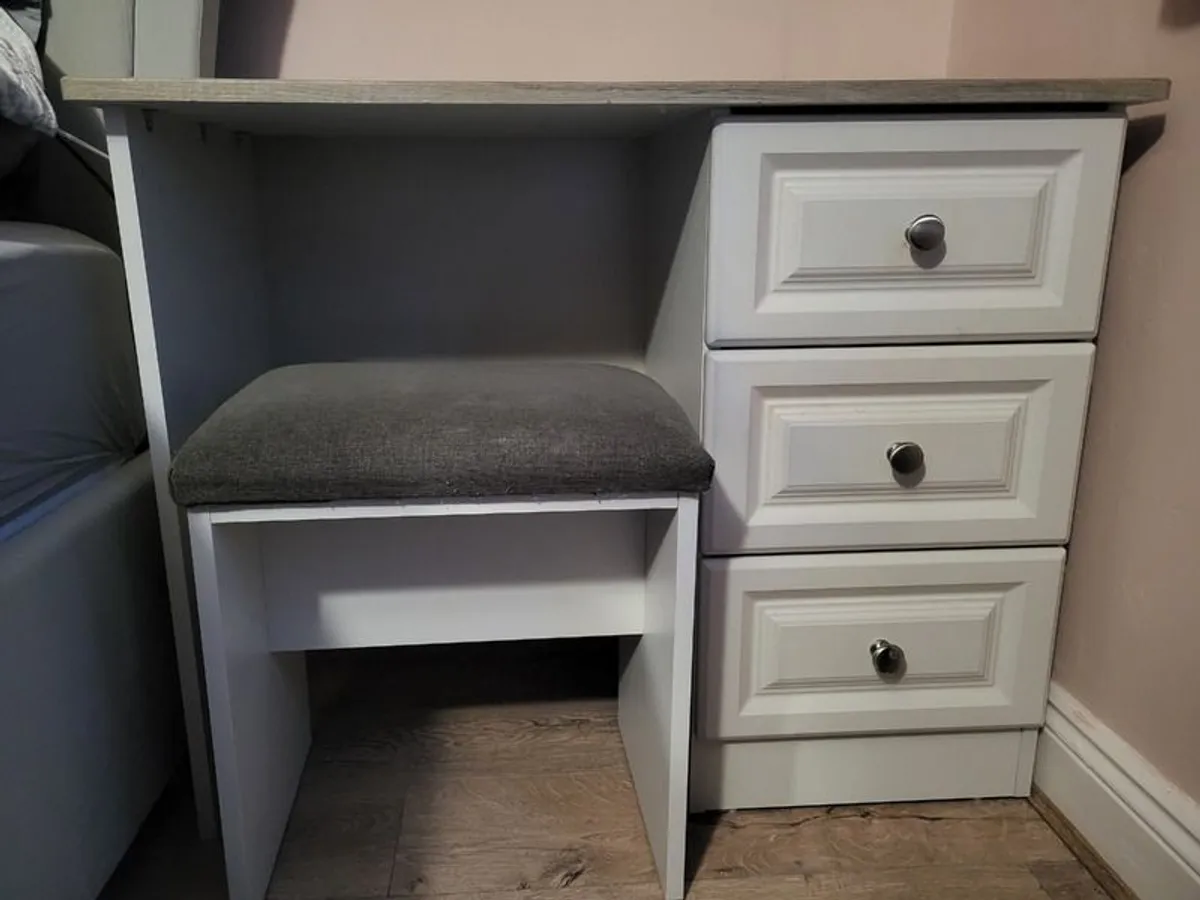 Dressing table and stool - Image 1