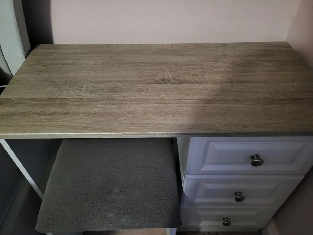 Dressing table and stool - Image 2