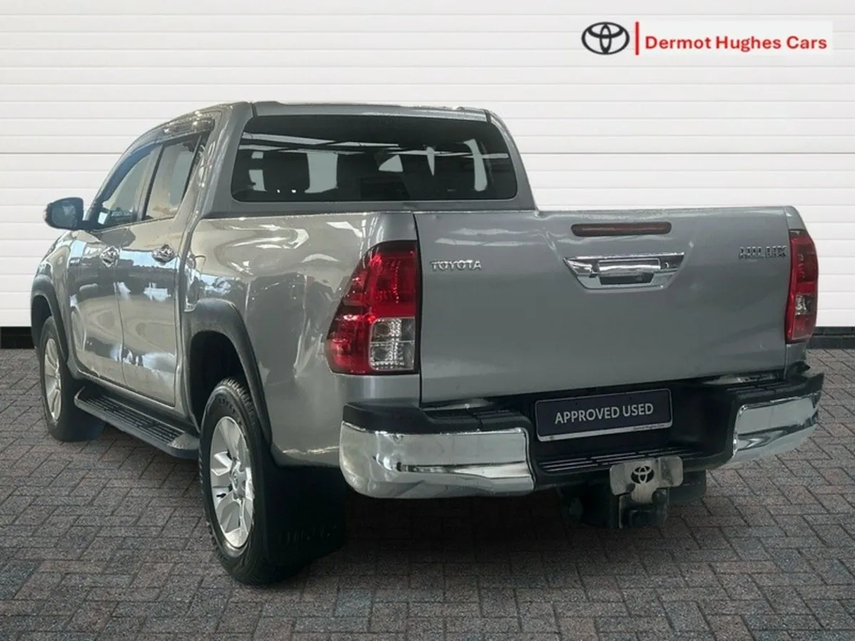 Toyota Hilux DOUBLE CAB SR5 - Image 2
