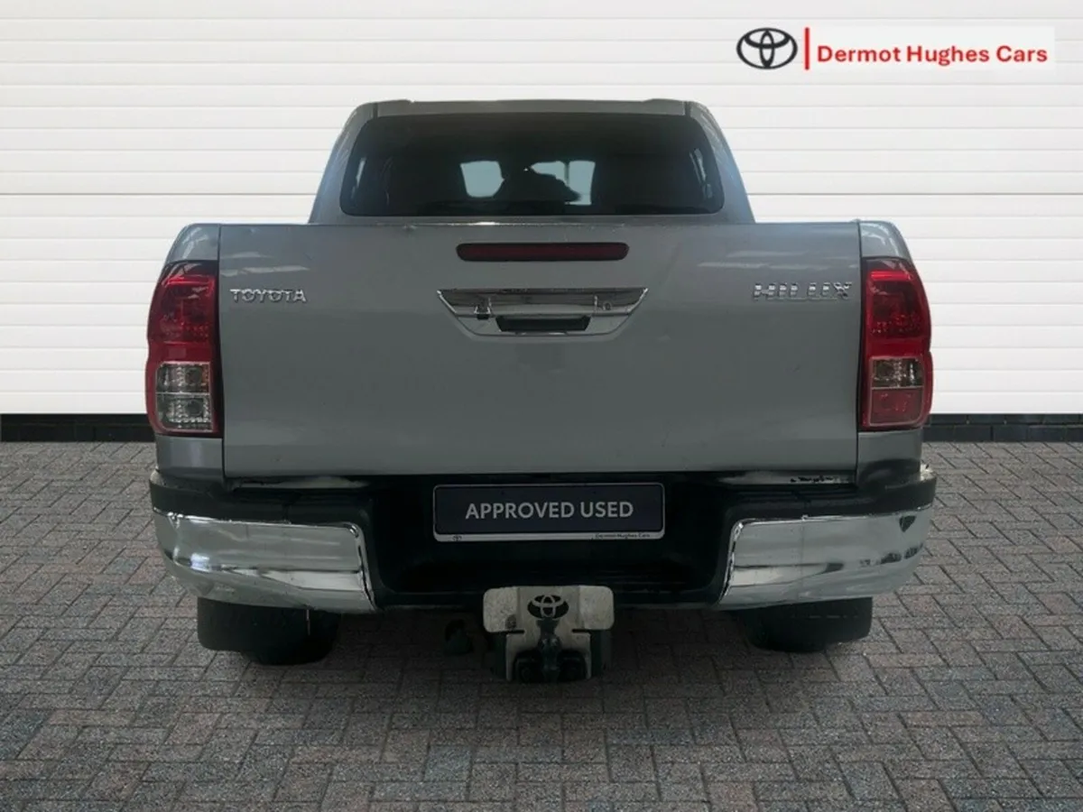 Toyota Hilux DOUBLE CAB SR5 - Image 4