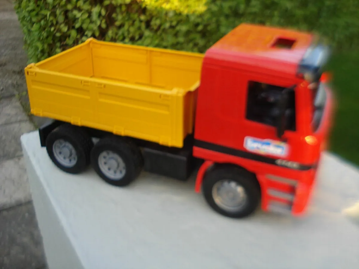 LARGE BRUDER MERCEDES TIPPER,DROP SIDE, 1/16 SCALE - Image 4