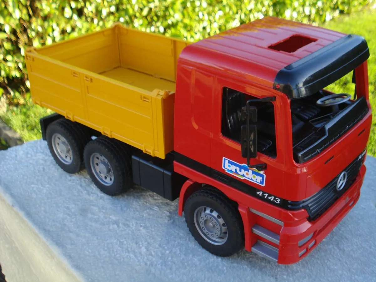 LARGE BRUDER MERCEDES TIPPER,DROP SIDE, 1/16 SCALE - Image 1