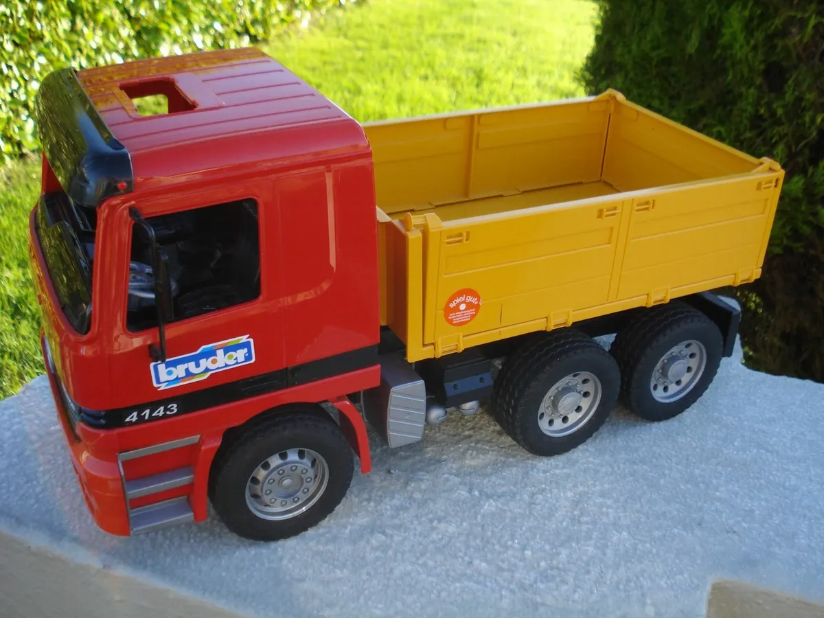 LARGE BRUDER MERCEDES TIPPER,DROP SIDE, 1/16 SCALE - Image 2