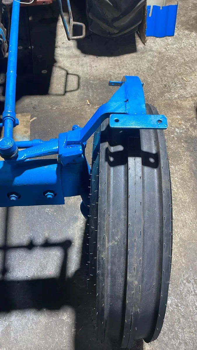 Ford 2wd front mudguards/ Weight carriers - Image 2