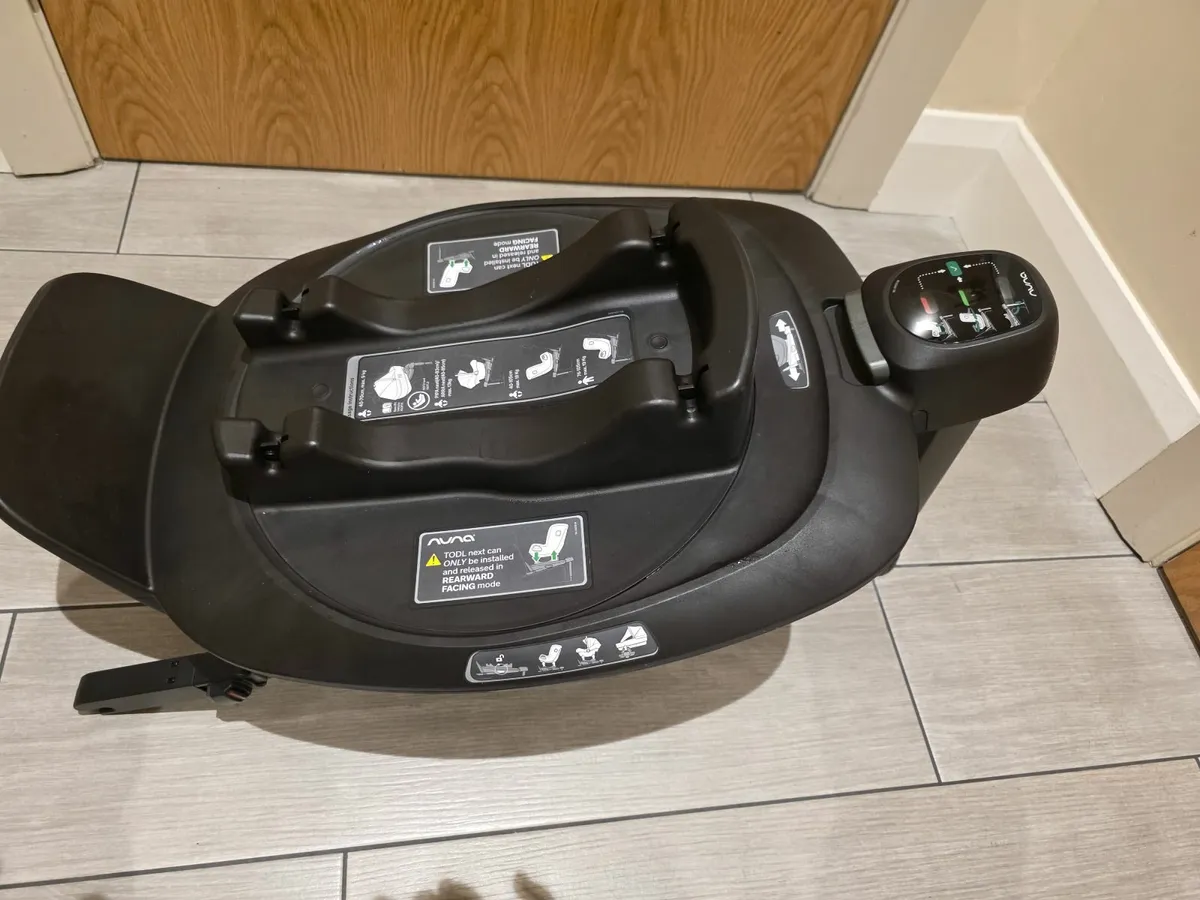 Nuna rotating isofix base - Image 2