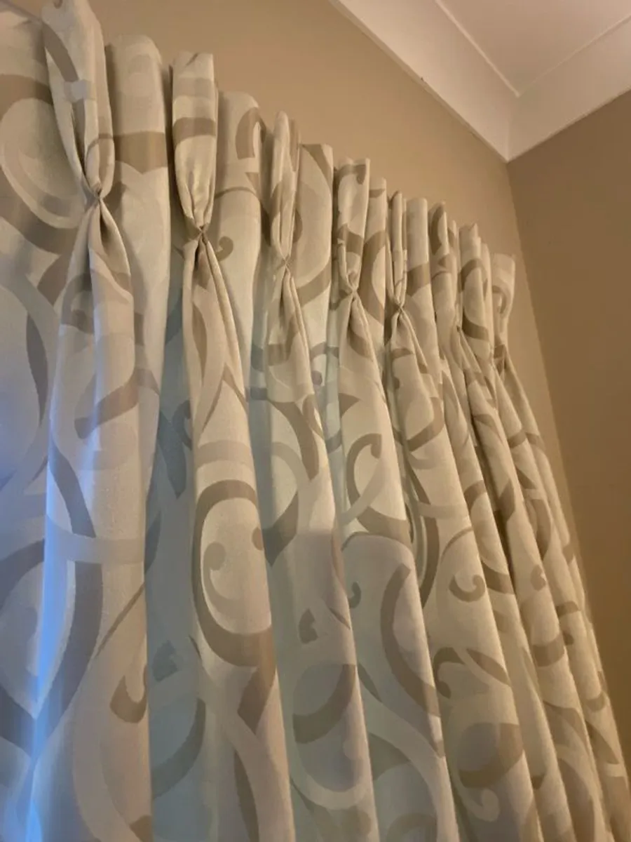 Curtains - Image 2