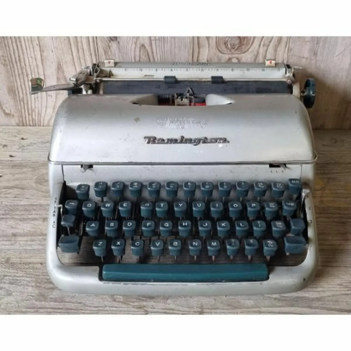 1950’s Remington Quiet Riter Typewriter KAS1037 - Image 2