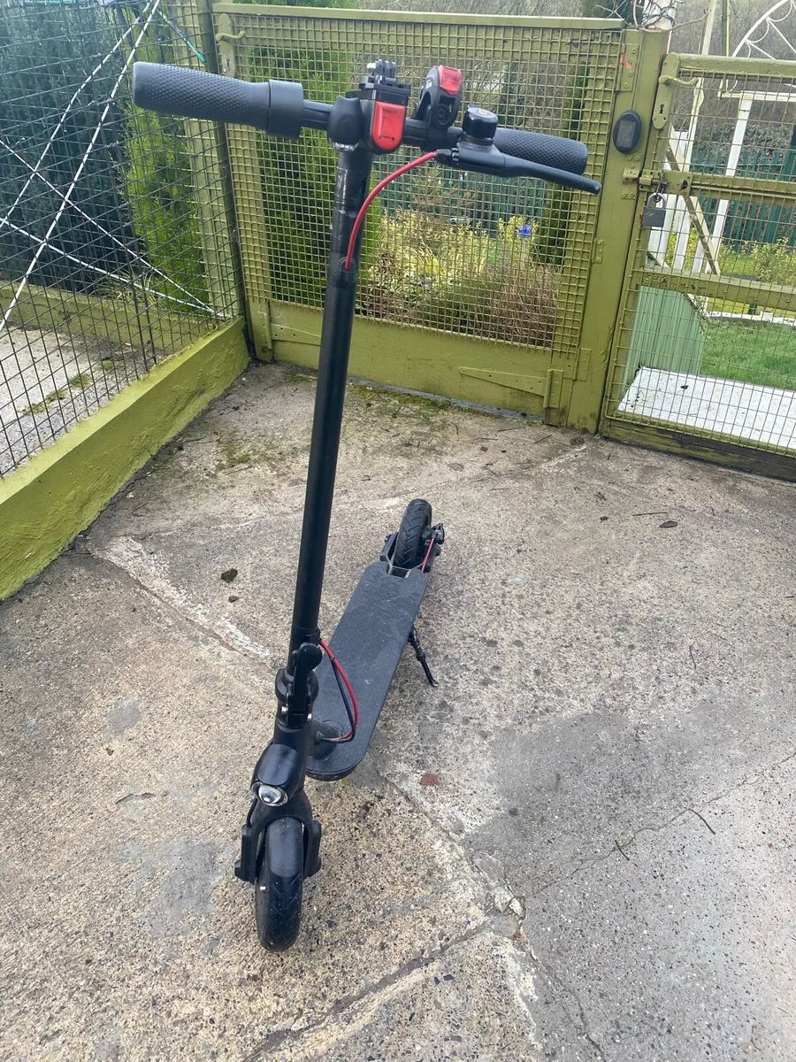 Electric scooter - Image 2