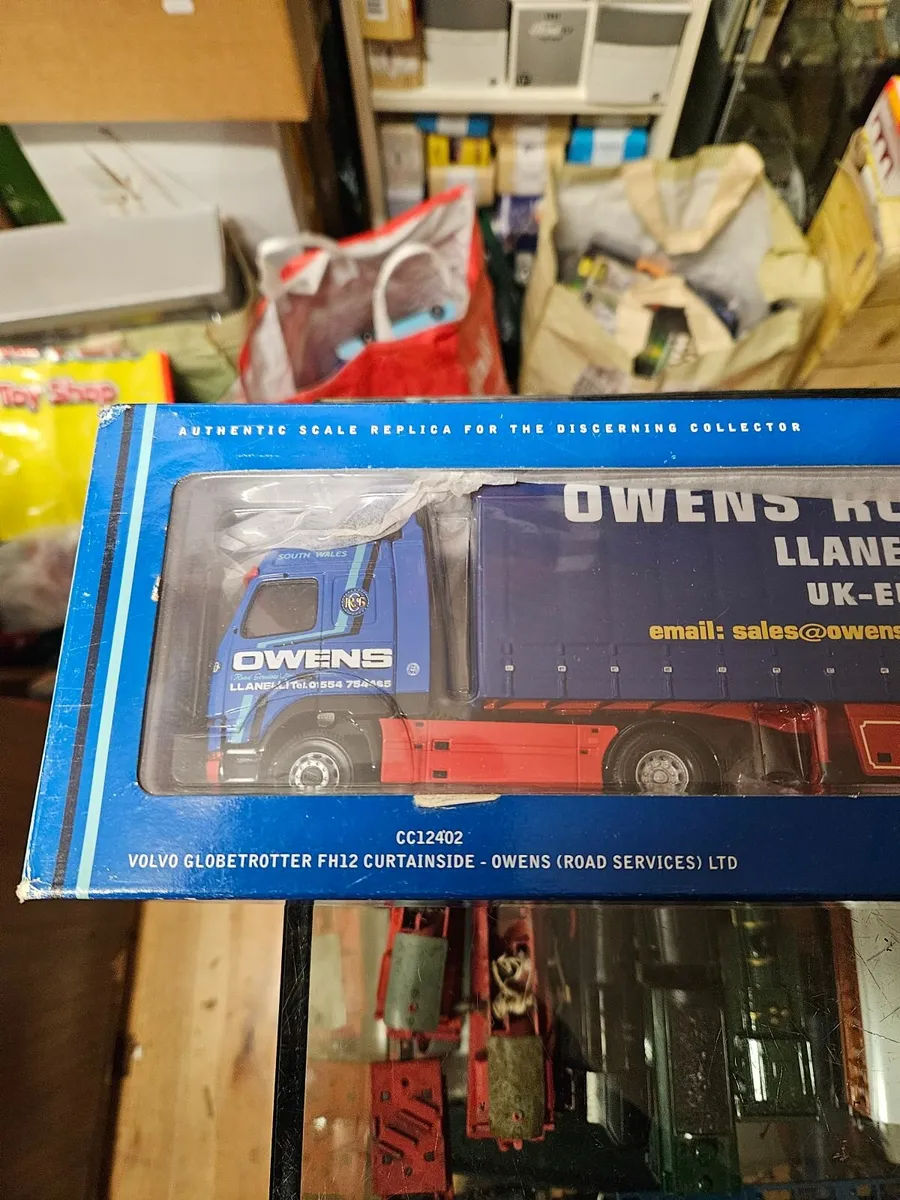 Corgi Volvo Tractor Unit and Trailer 1.50 - Image 3