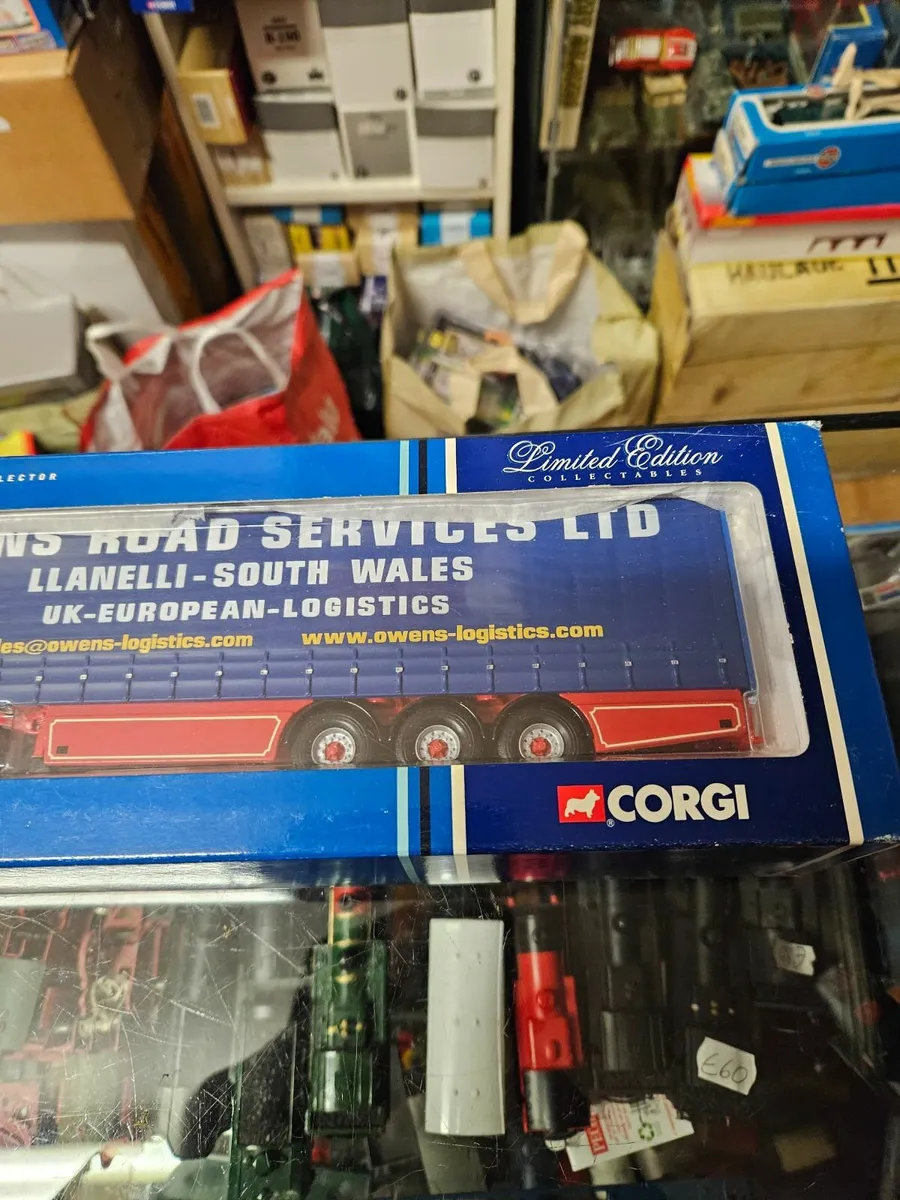 Corgi Volvo Tractor Unit and Trailer 1.50 - Image 4