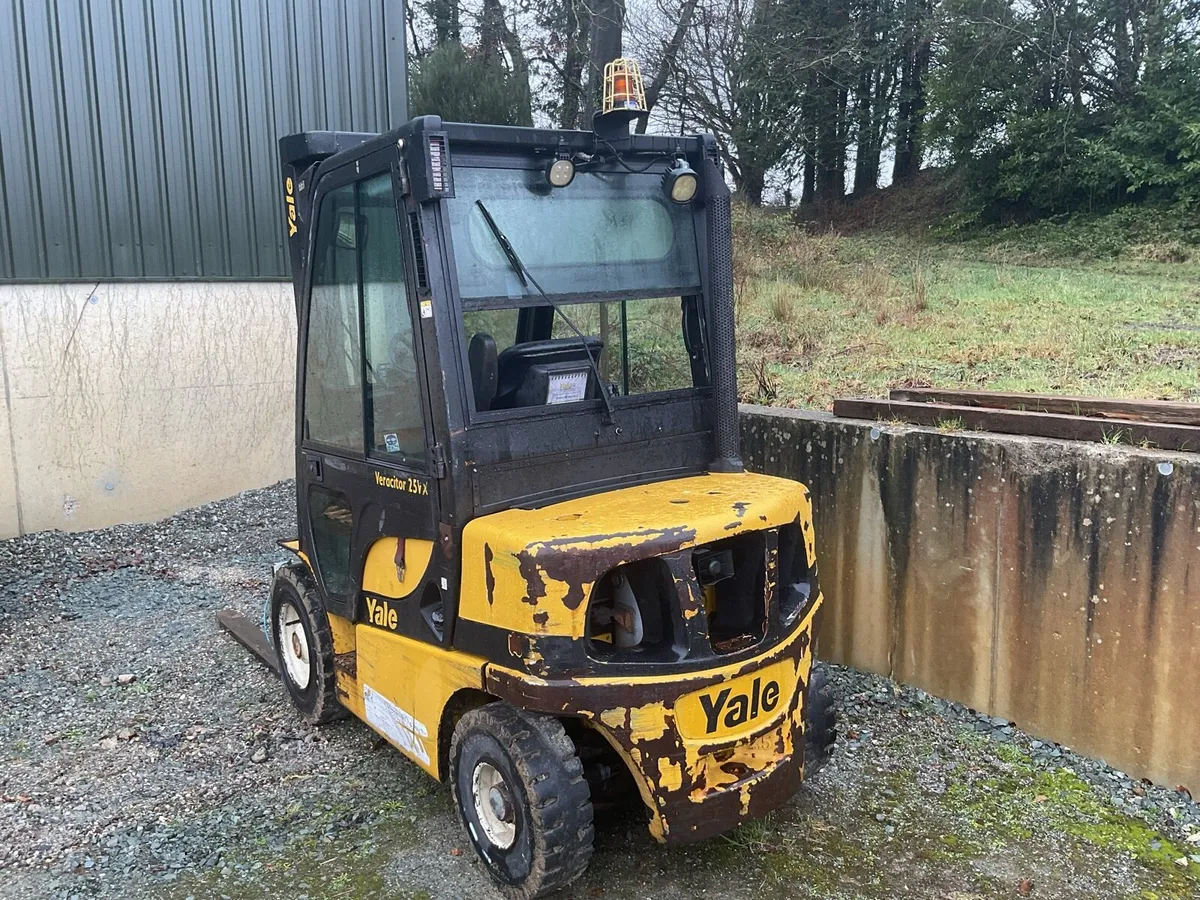2017 Yale Forklift - Image 2