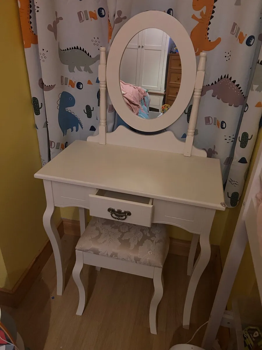 Dressing table with stool - Image 1