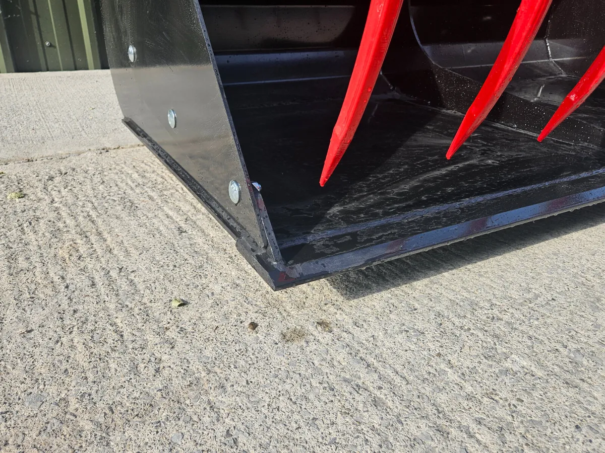 Rhino heavy duty grab buckets - Image 2