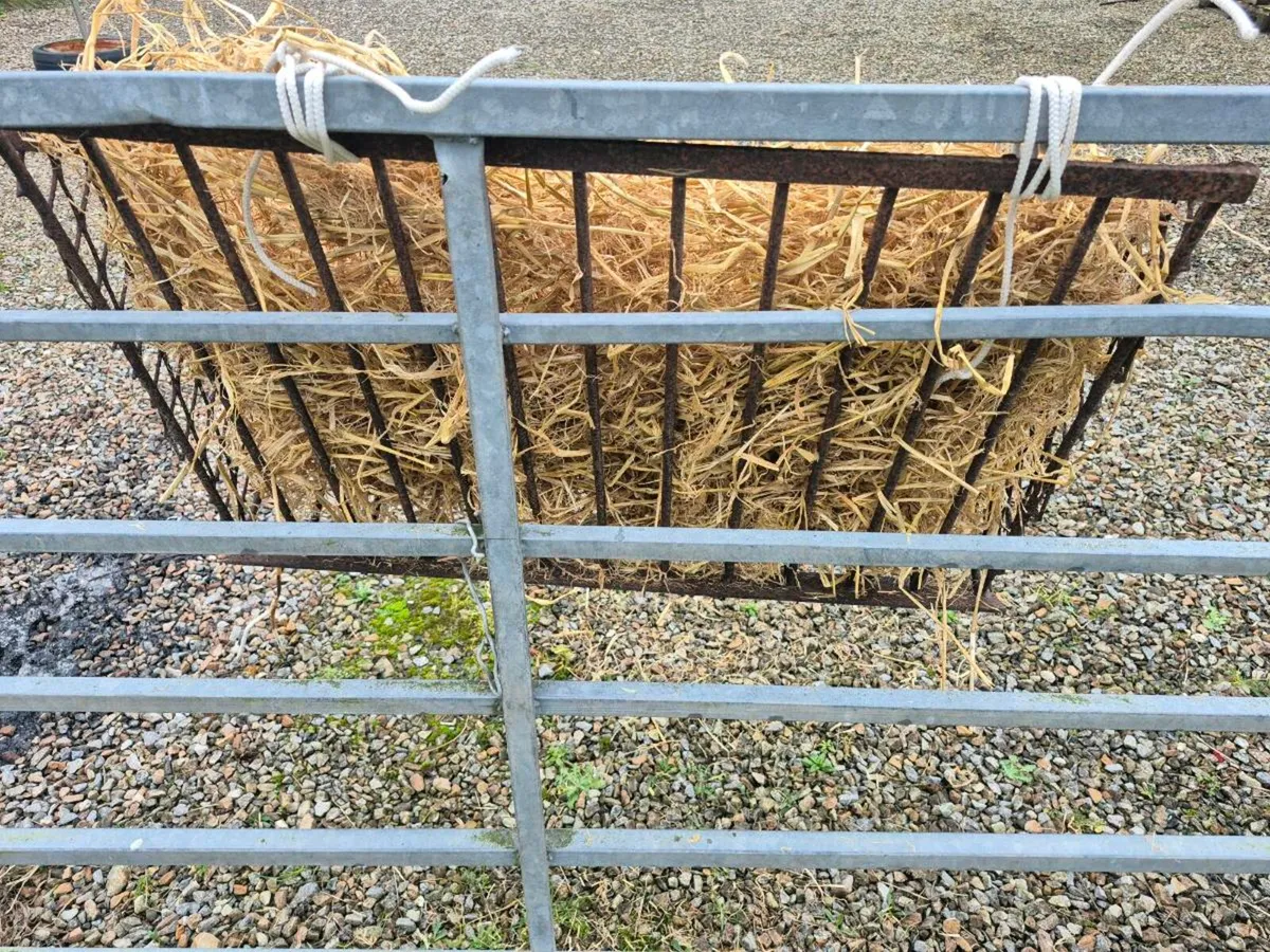 Hay racks - Image 2