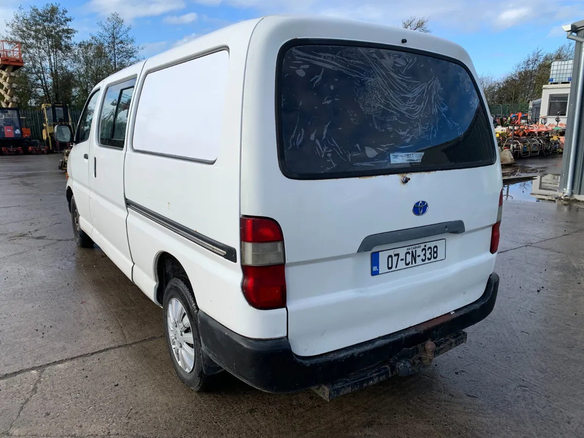 UNRESERVED 2007 TOYOTA HIACE CREW CAB VAN FOR AUCT - Image 3