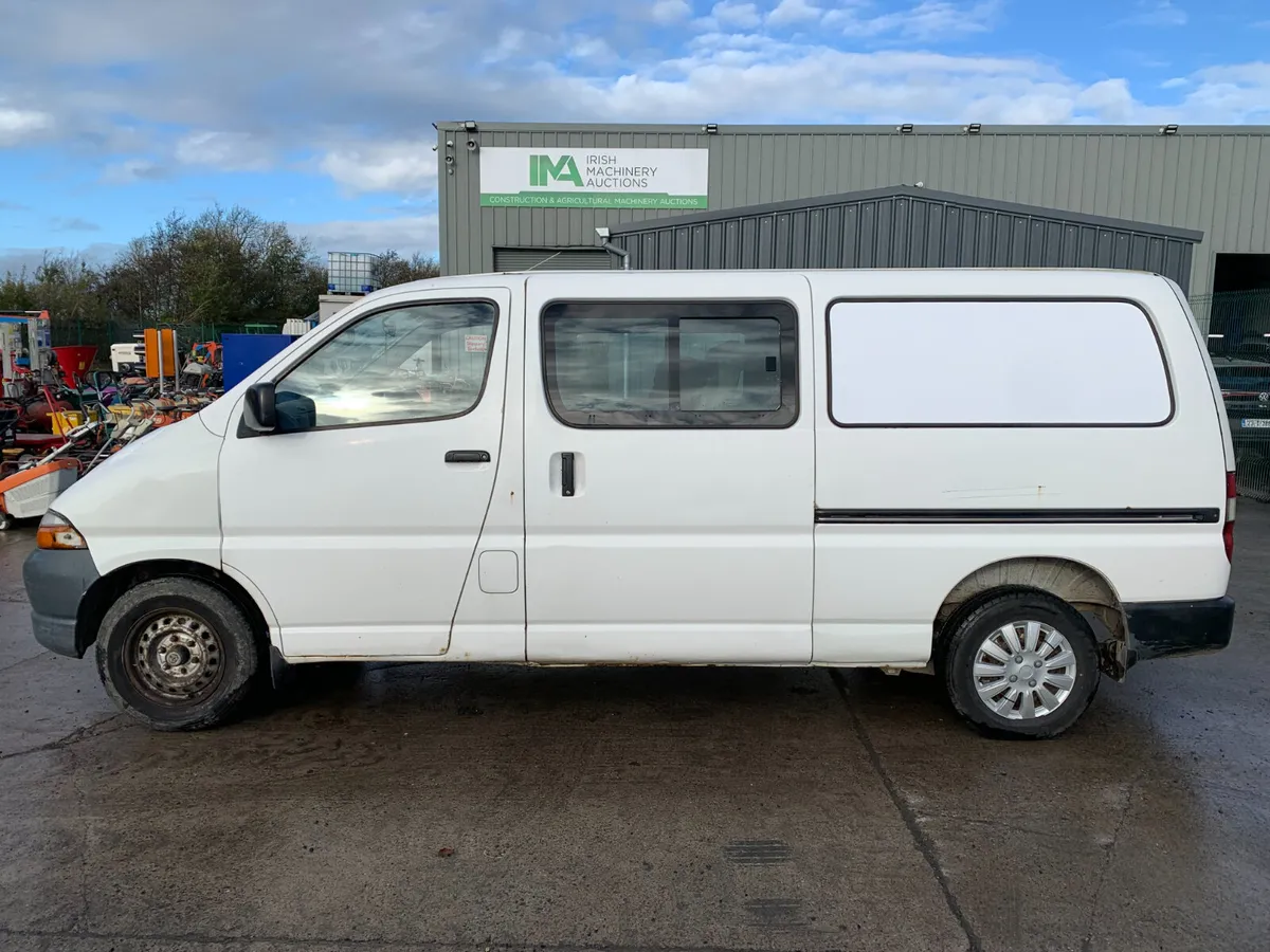 UNRESERVED 2007 TOYOTA HIACE CREW CAB VAN FOR AUCT - Image 2