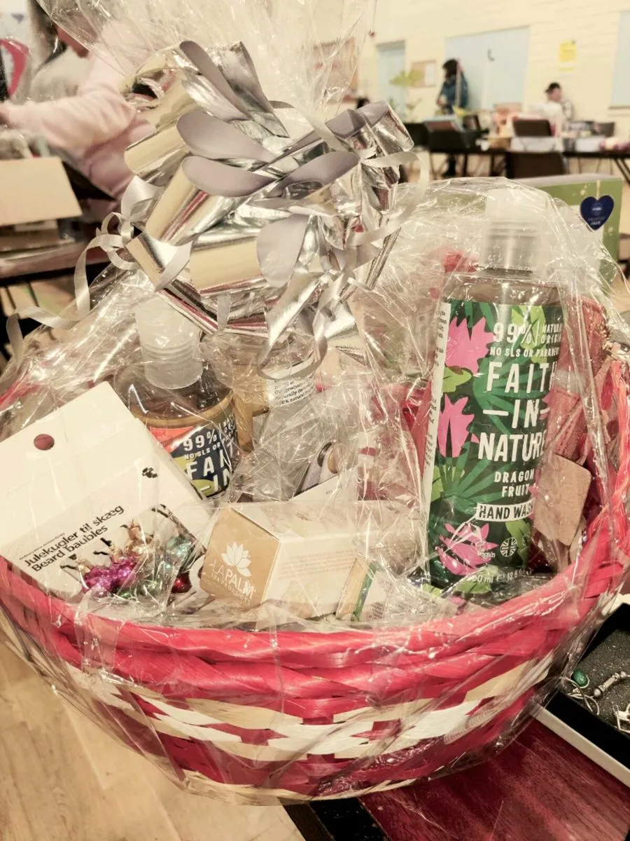 JOB LOT OF VARIOUS HAMPERS, & Many More To Go !!! - Image 4