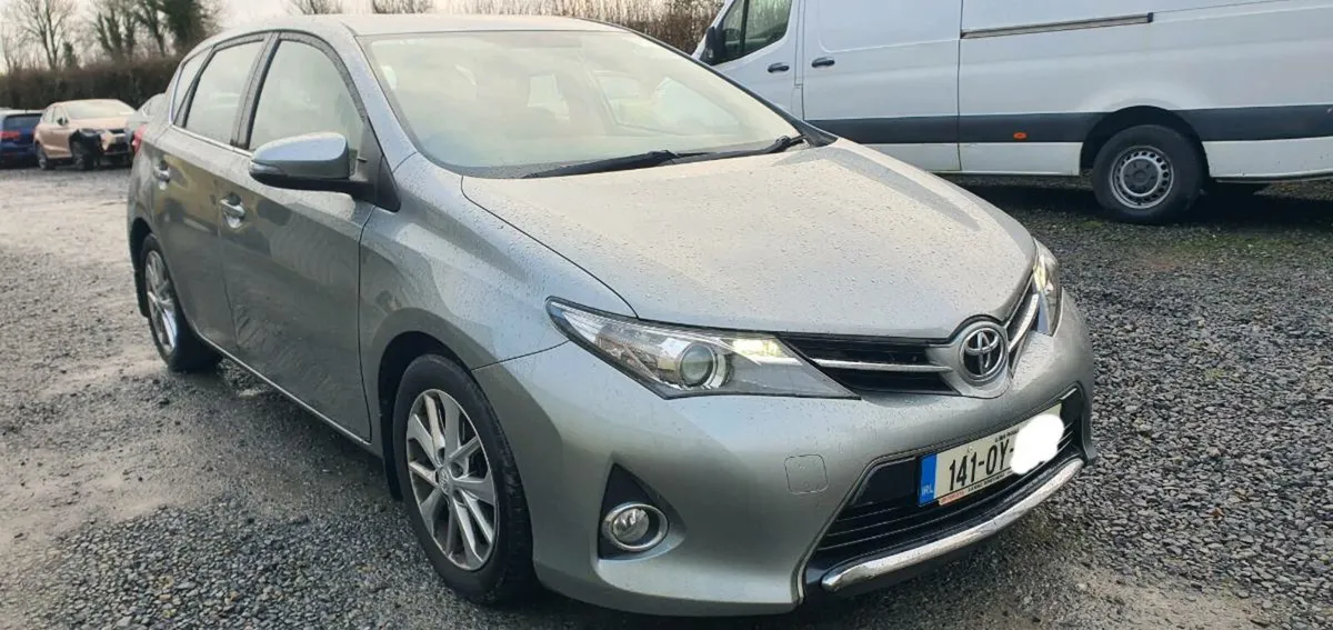 141 TOYOTA AURIS DIESEL - Image 1