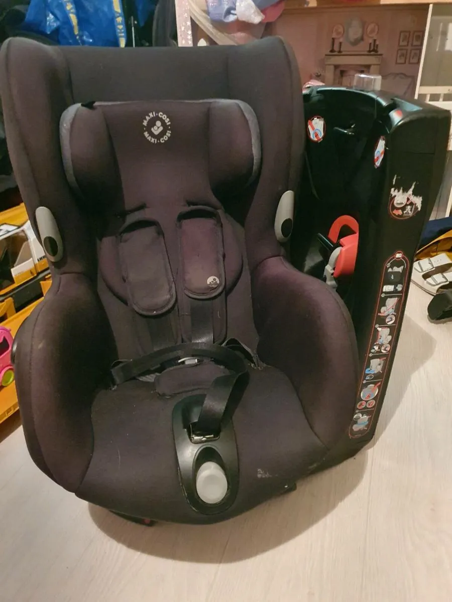 Maxi cosi swivel childs car seat - Image 4
