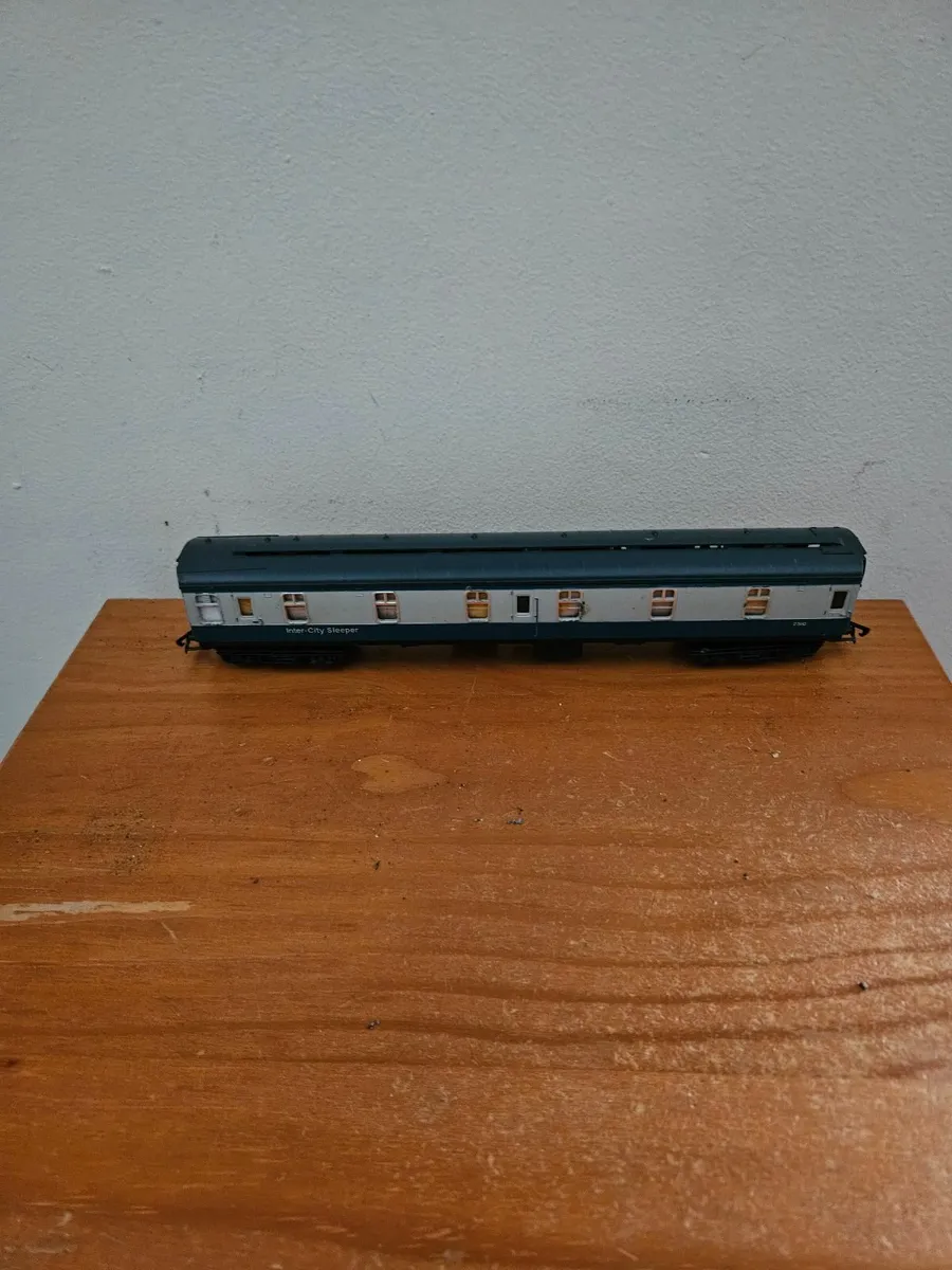 Hornby OO Gauge Carraige