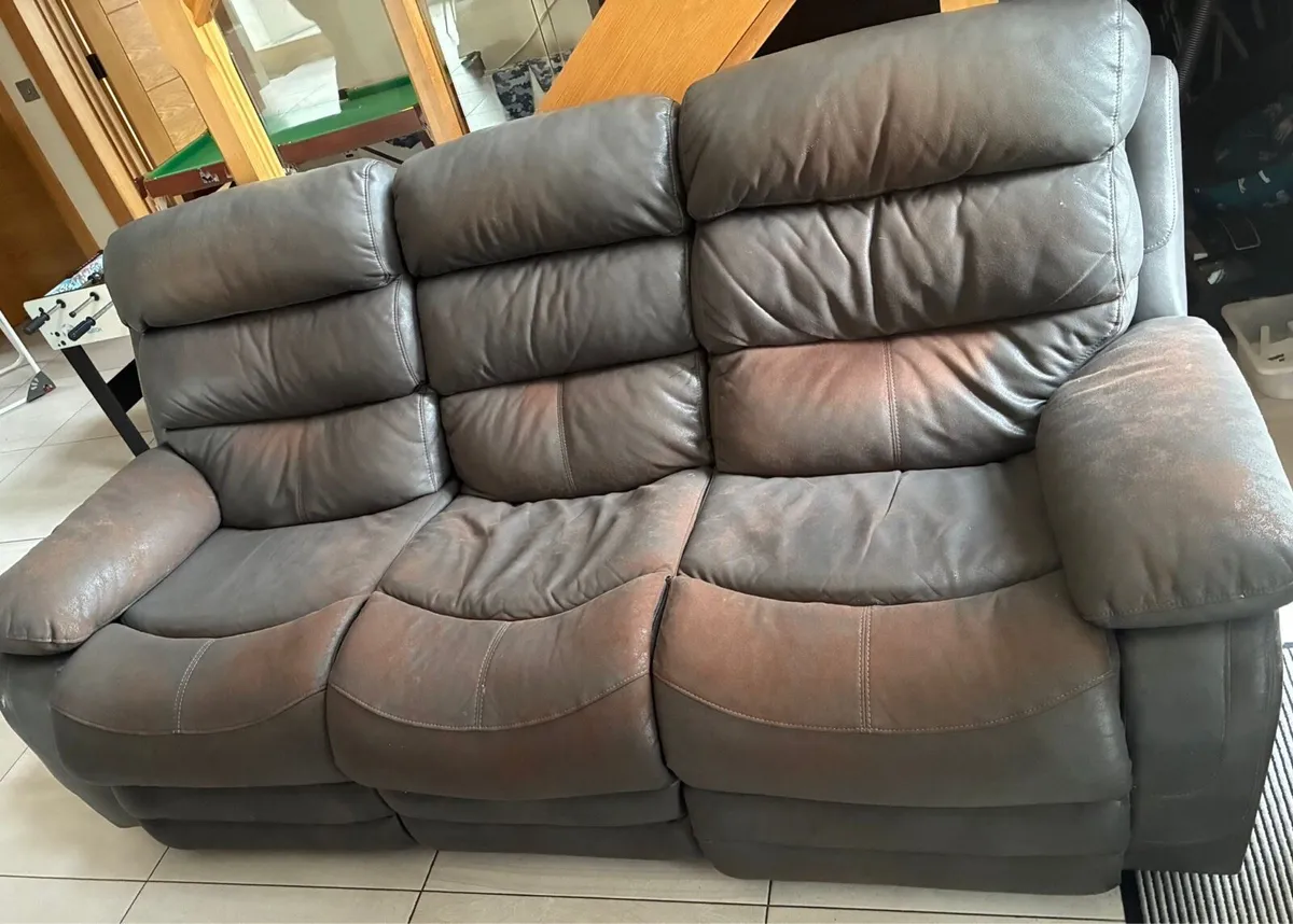 Leather couch - Image 1