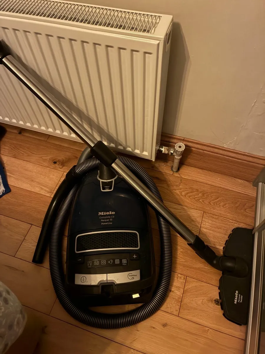 Miele Complete C3 Vacuum Cleaner - Image 1