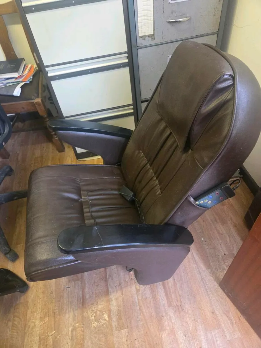 2x wash hand basins, 2 reception desk,2 mirrors. - Image 4