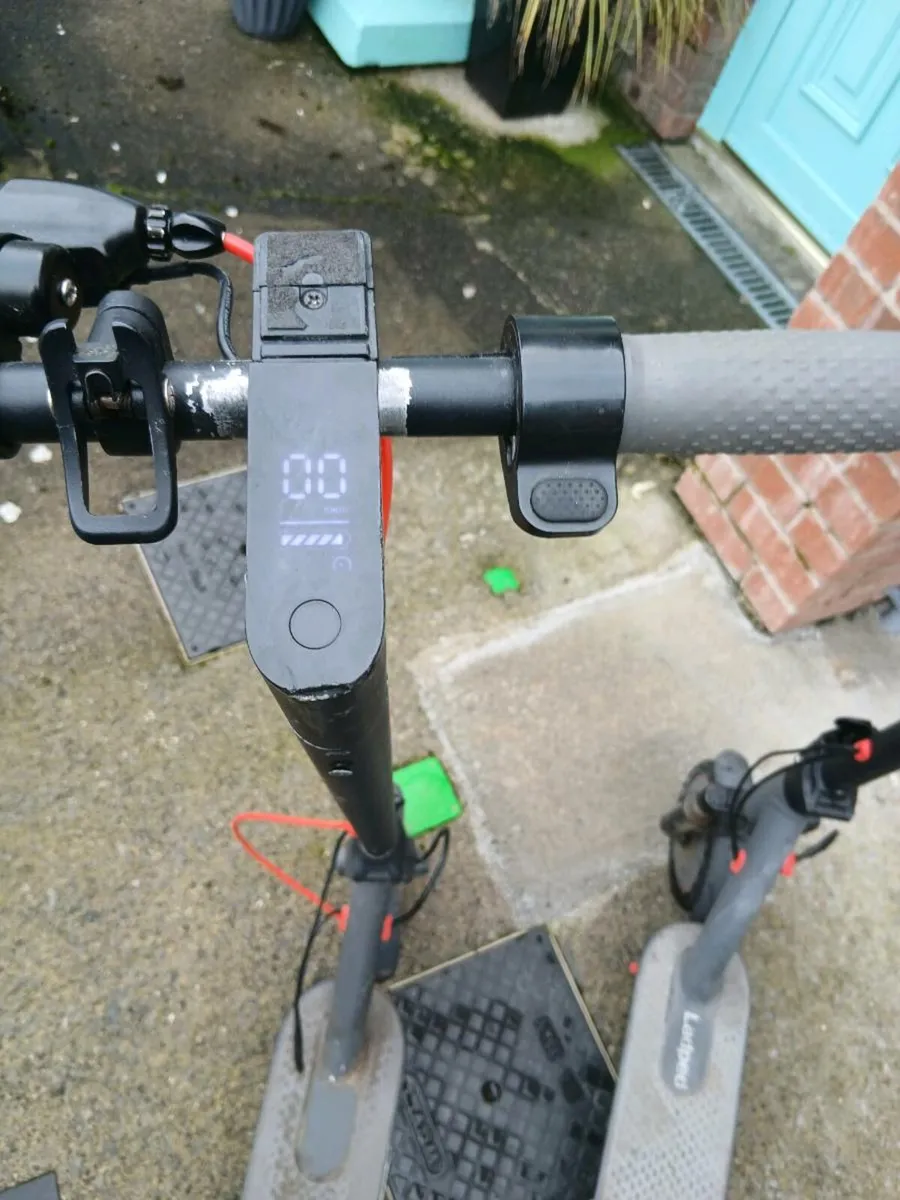 3 ELECTRIC SCOOTERS - Image 3