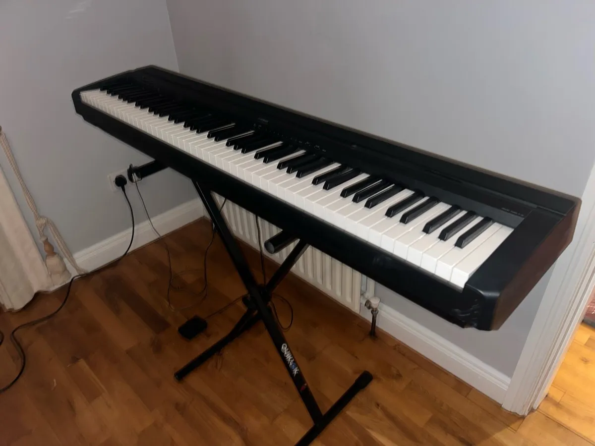 Yamaha Electric Piano/Keyboard - Image 1