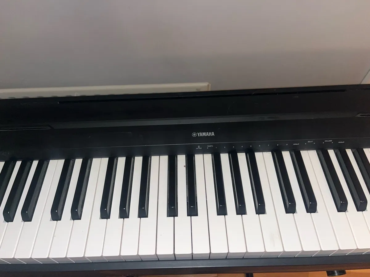 Yamaha Electric Piano/Keyboard - Image 4