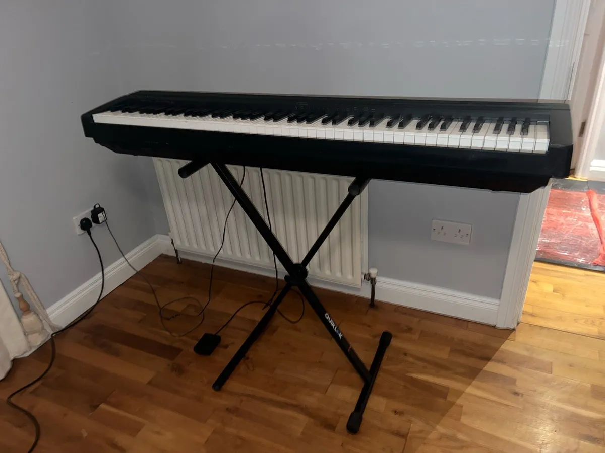 Yamaha Electric Piano/Keyboard - Image 2