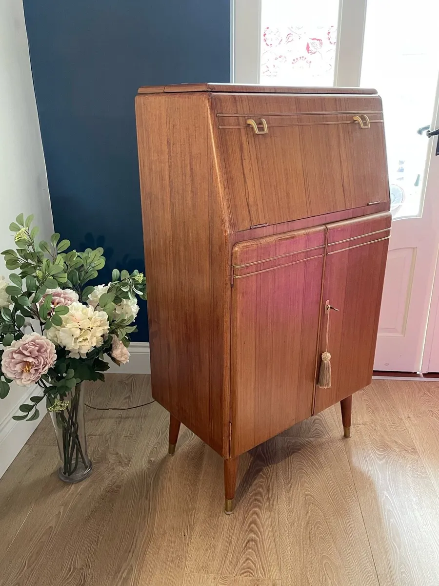 Vintage Drinks Cocktail Cabinet - Image 1