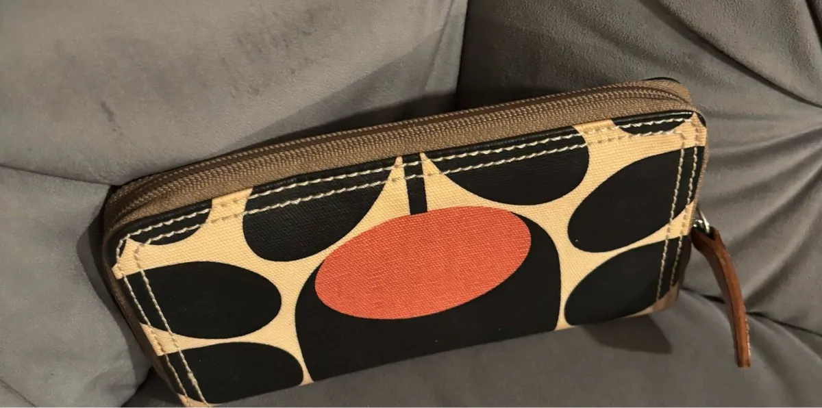 Assortment of Handbags FOR Sale - Image 2