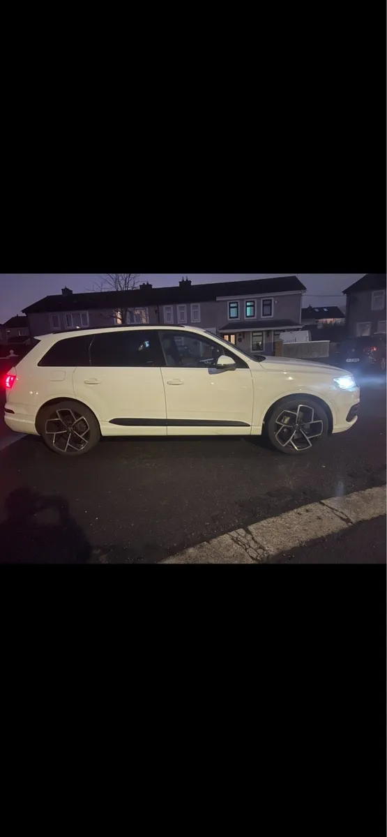 2018 Audi q7 Sline Quattro black edition - Image 2