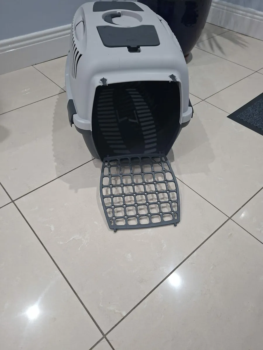 Pet Travel Carrier - Image 2