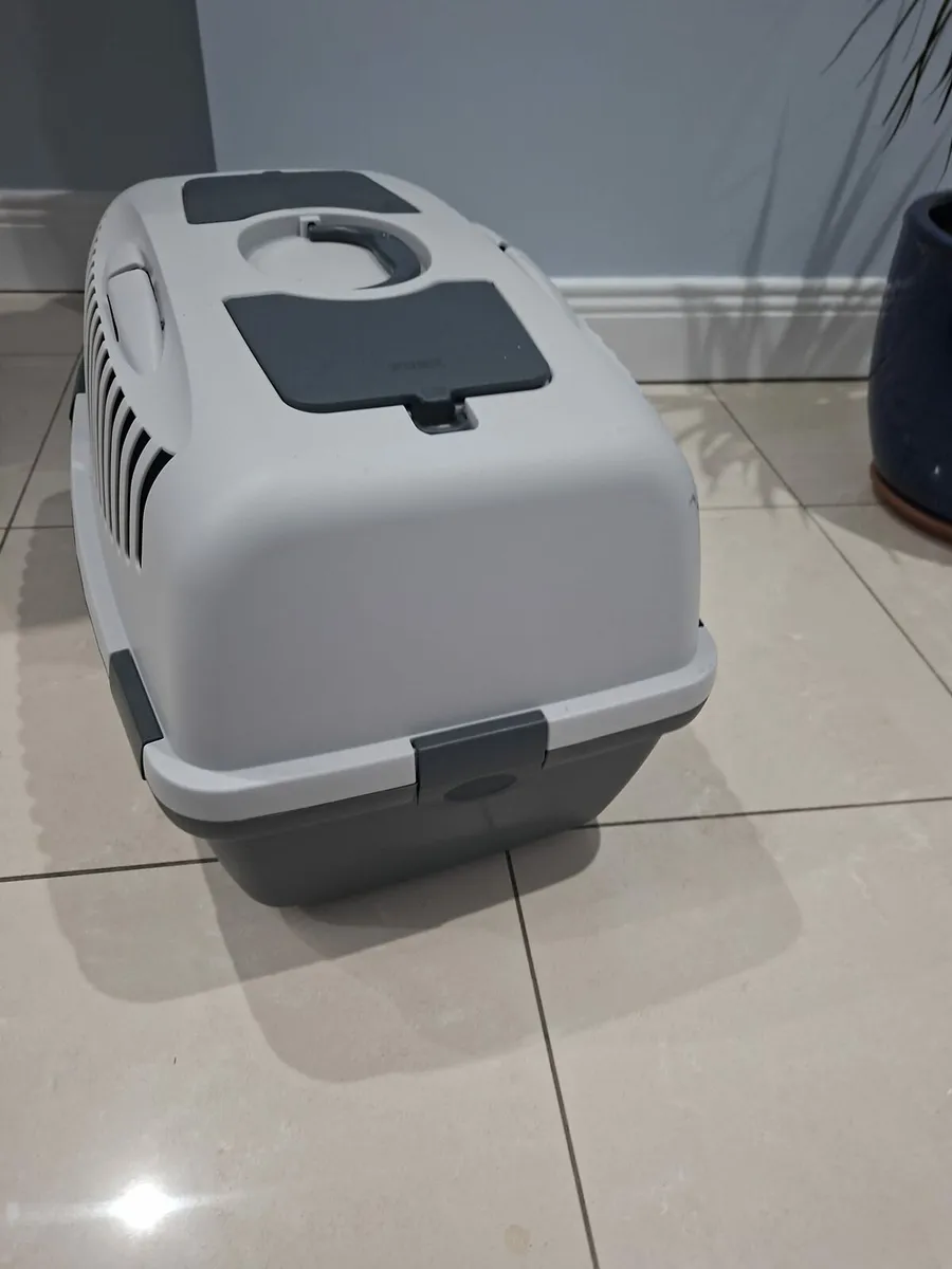 Pet Travel Carrier - Image 3