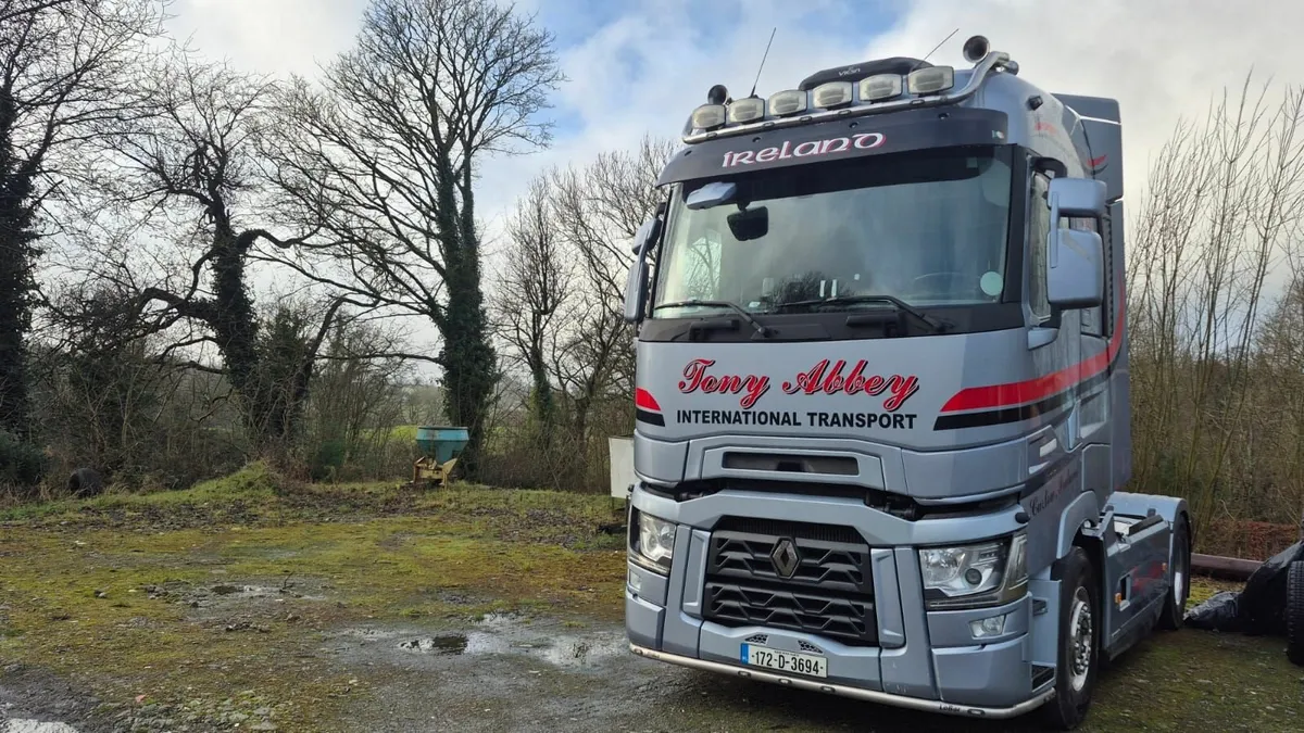 Renault T520 Highcab 4x2 - Image 1