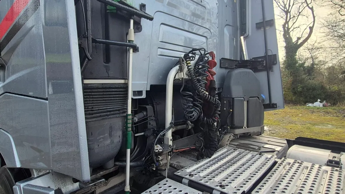 Renault T520 Highcab 4x2 - Image 3