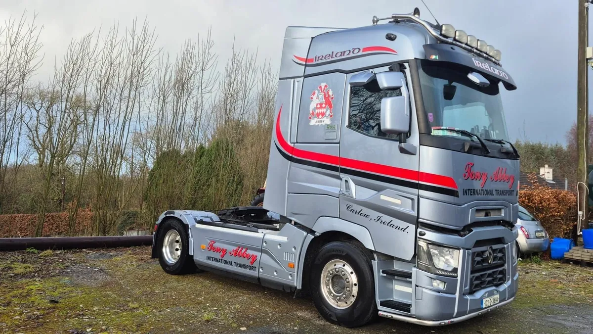 Renault T520 Highcab 4x2 - Image 4