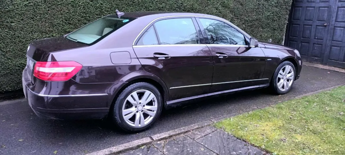 131 E Class Mercedes. Light passenger side damage. - Image 4