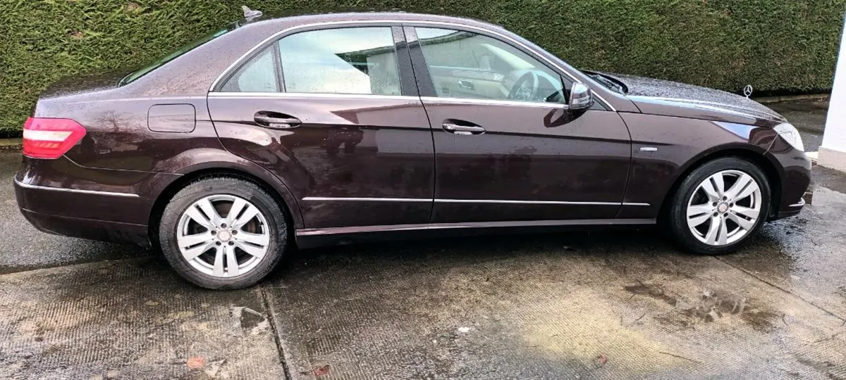 131 E Class Mercedes. Light passenger side damage. - Image 2