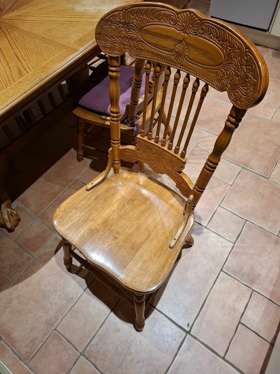 Table and chairs - Image 3