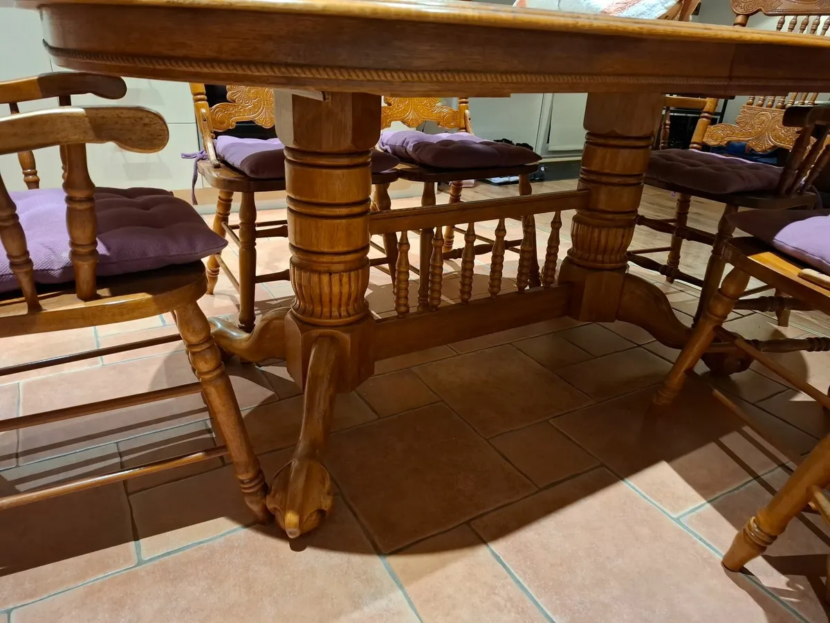 Table and chairs - Image 2