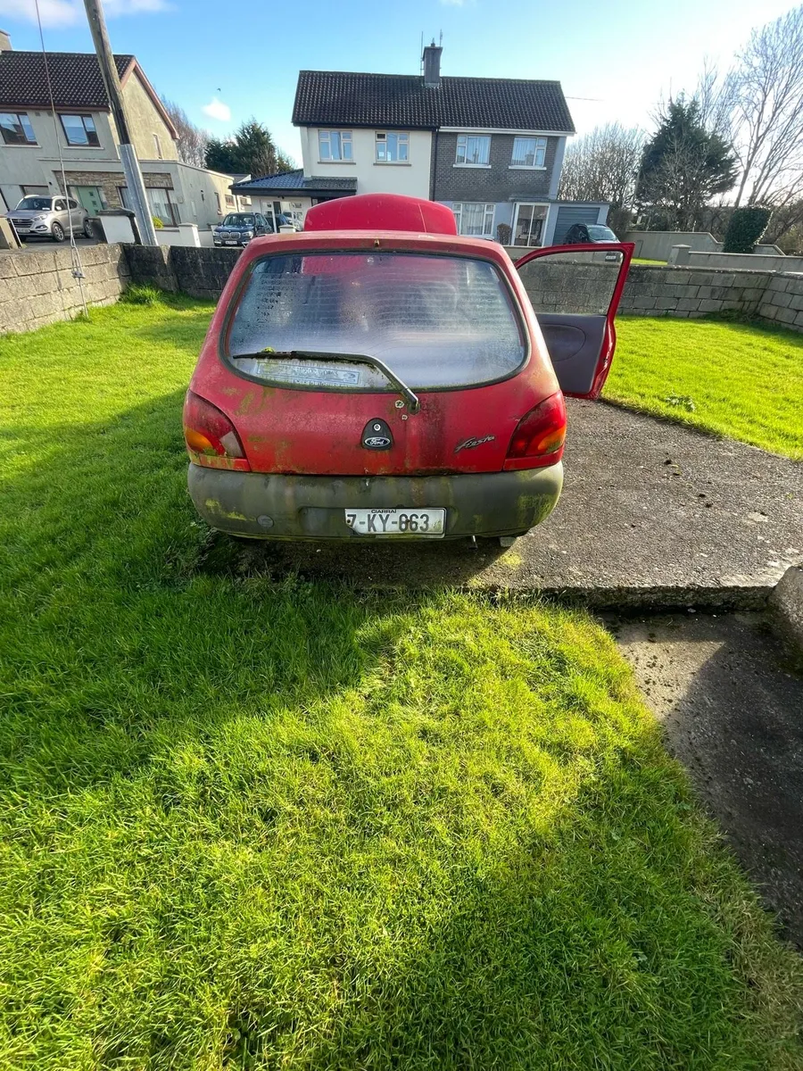 Ford fiesta - Image 4